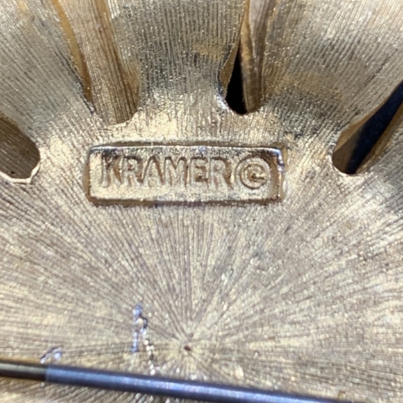 Signed Kramer Vintage Gold Tone Flower Chain Dangles Tassel Brooch 2" - Picture 3 of 5